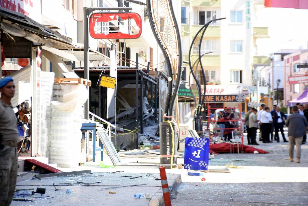 İzmir’deki faciada hasar tespit çalışmaları başladı 18